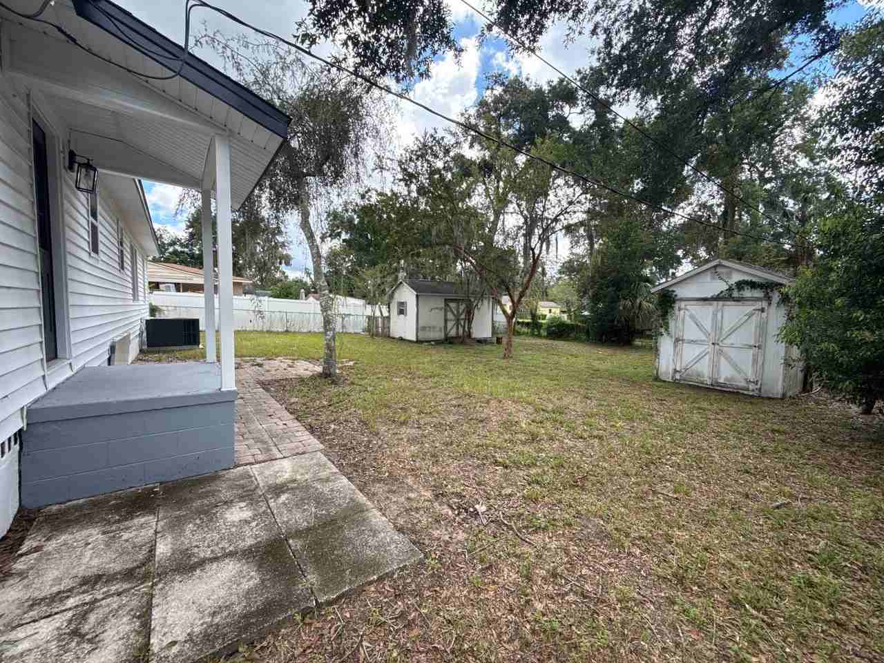 1014 Ne 12th St - Photo 4 of 19