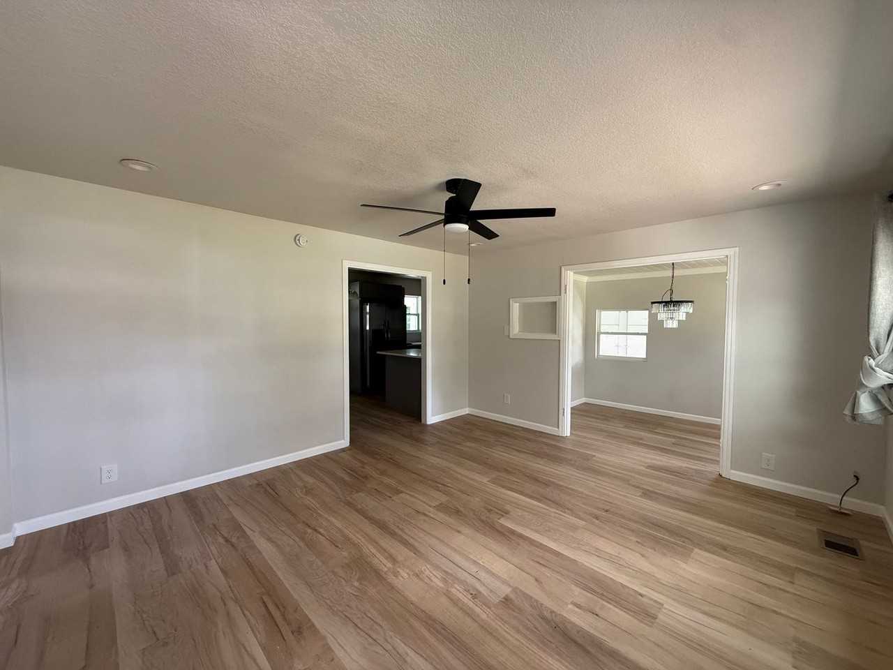 1014 Ne 12th St - Photo 5 of 19
