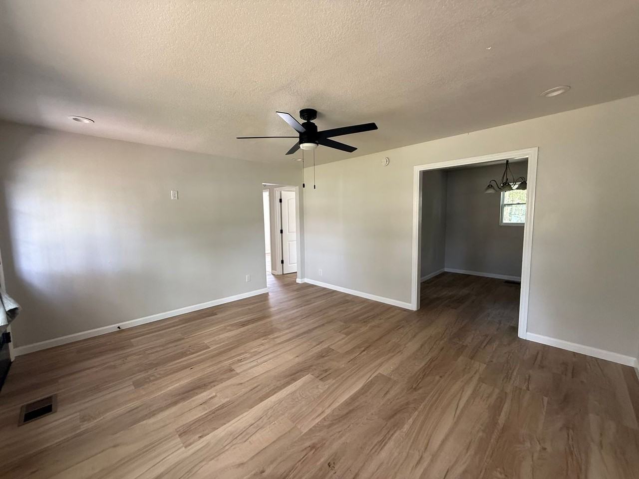 1014 Ne 12th St - Photo 6 of 19