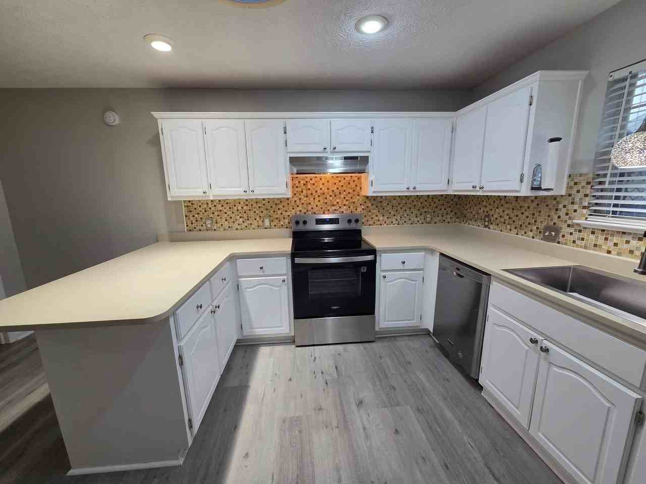 5810 Sunset Ave - Photo 5 of 25