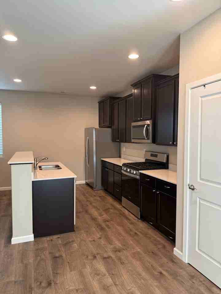 195 Jasmine Ln N - Photo 7 of 26