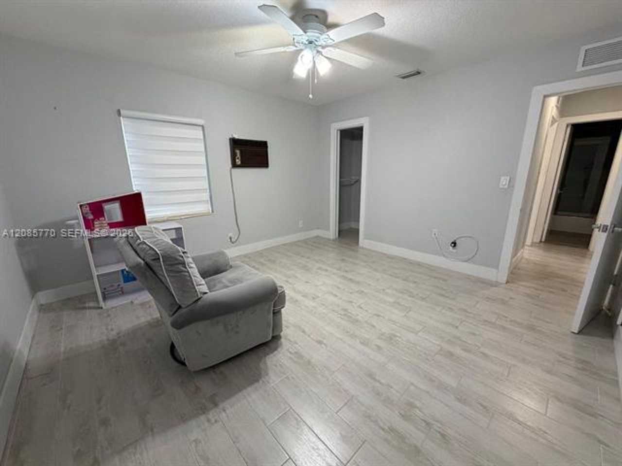 630 Sw 46th Ave #630 - Photo 5 of 15