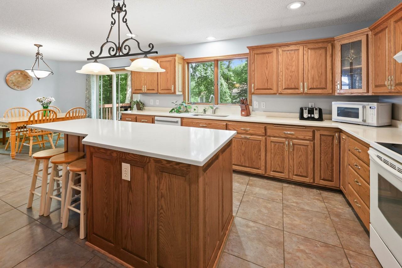 1903 Meadowrose Blvd - Photo 4 of 40