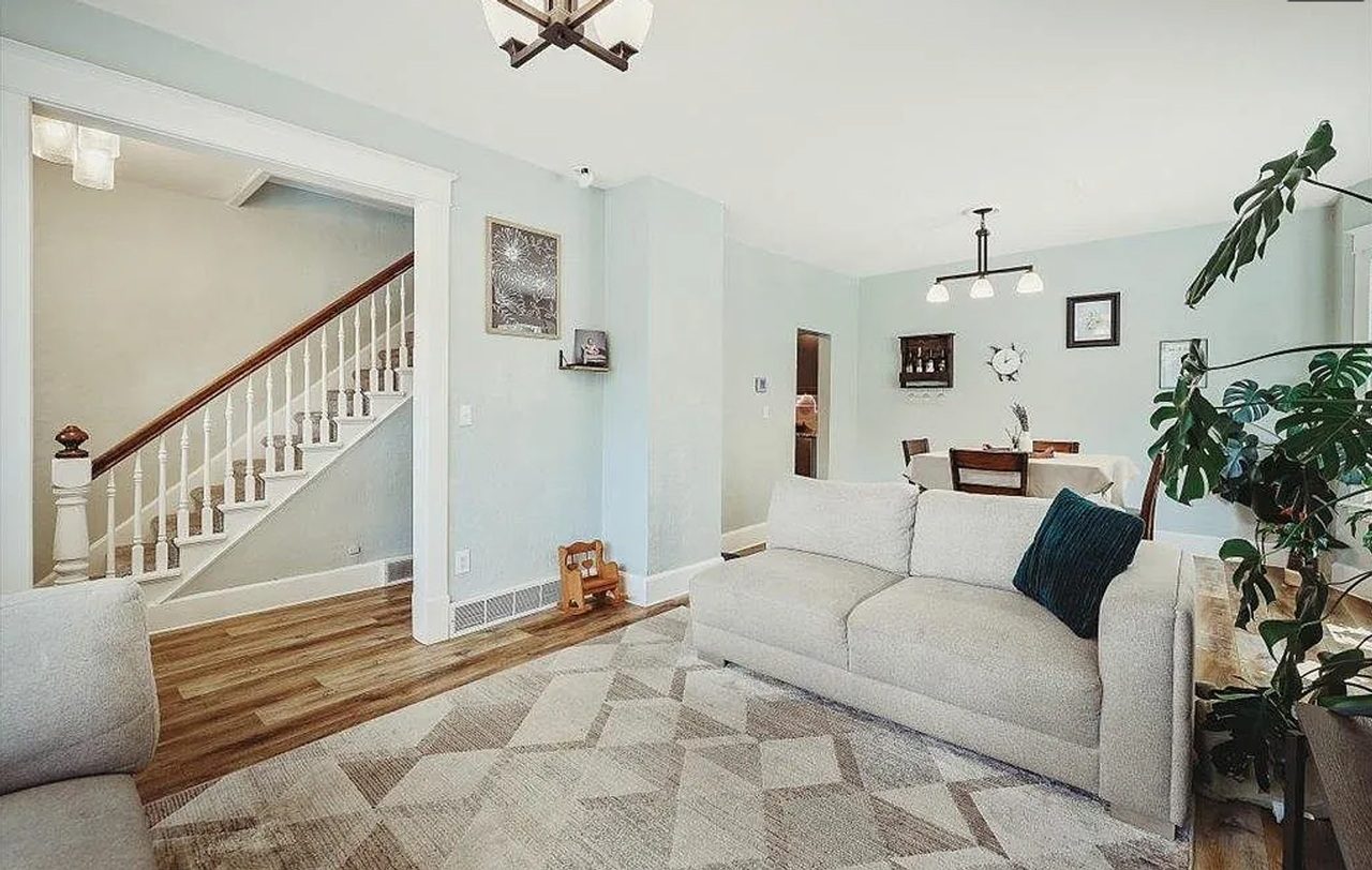 619 S Elm St - Photo 2 of 19