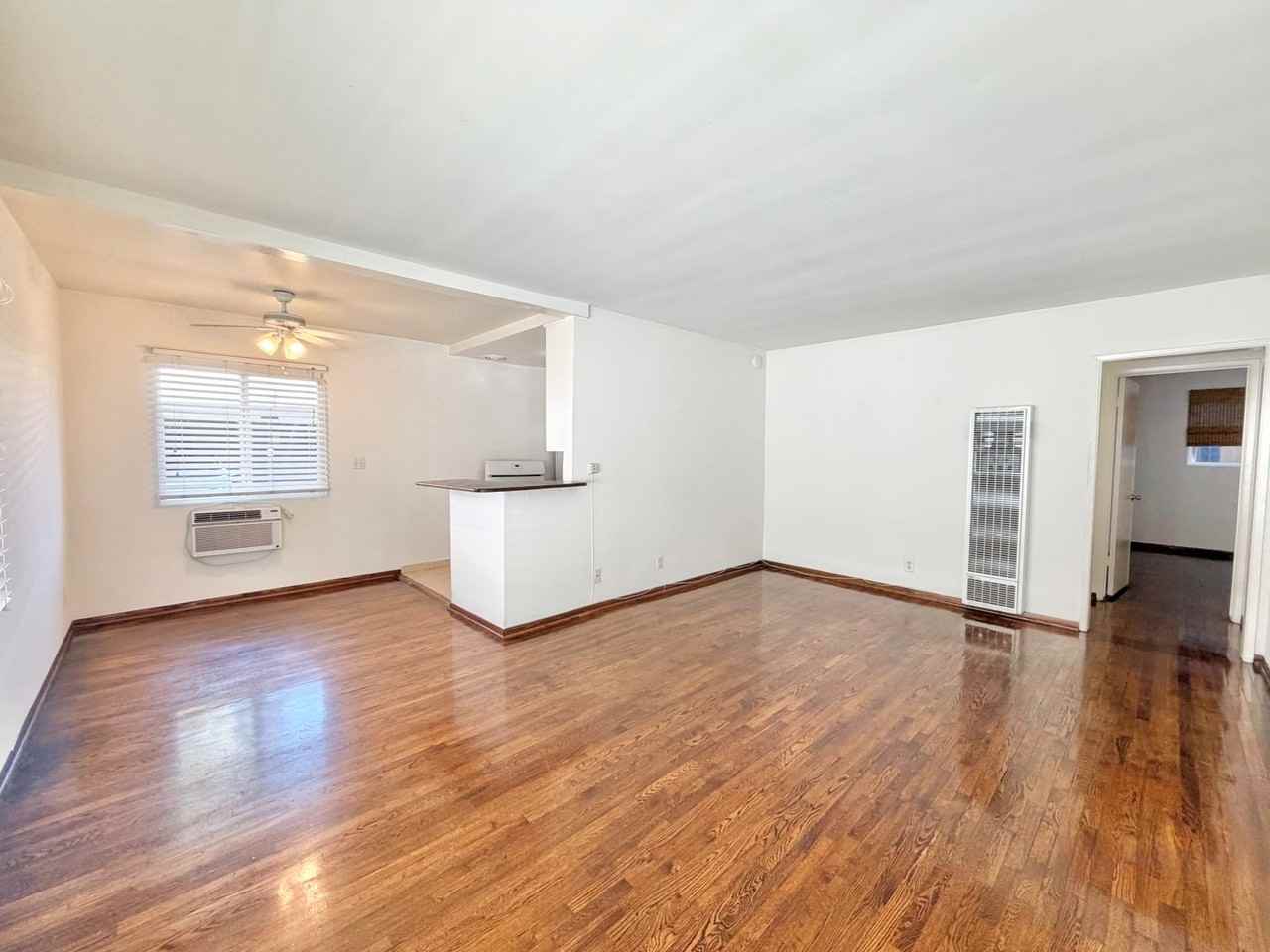 932 Wilcox Ave - Photo 2 of 27