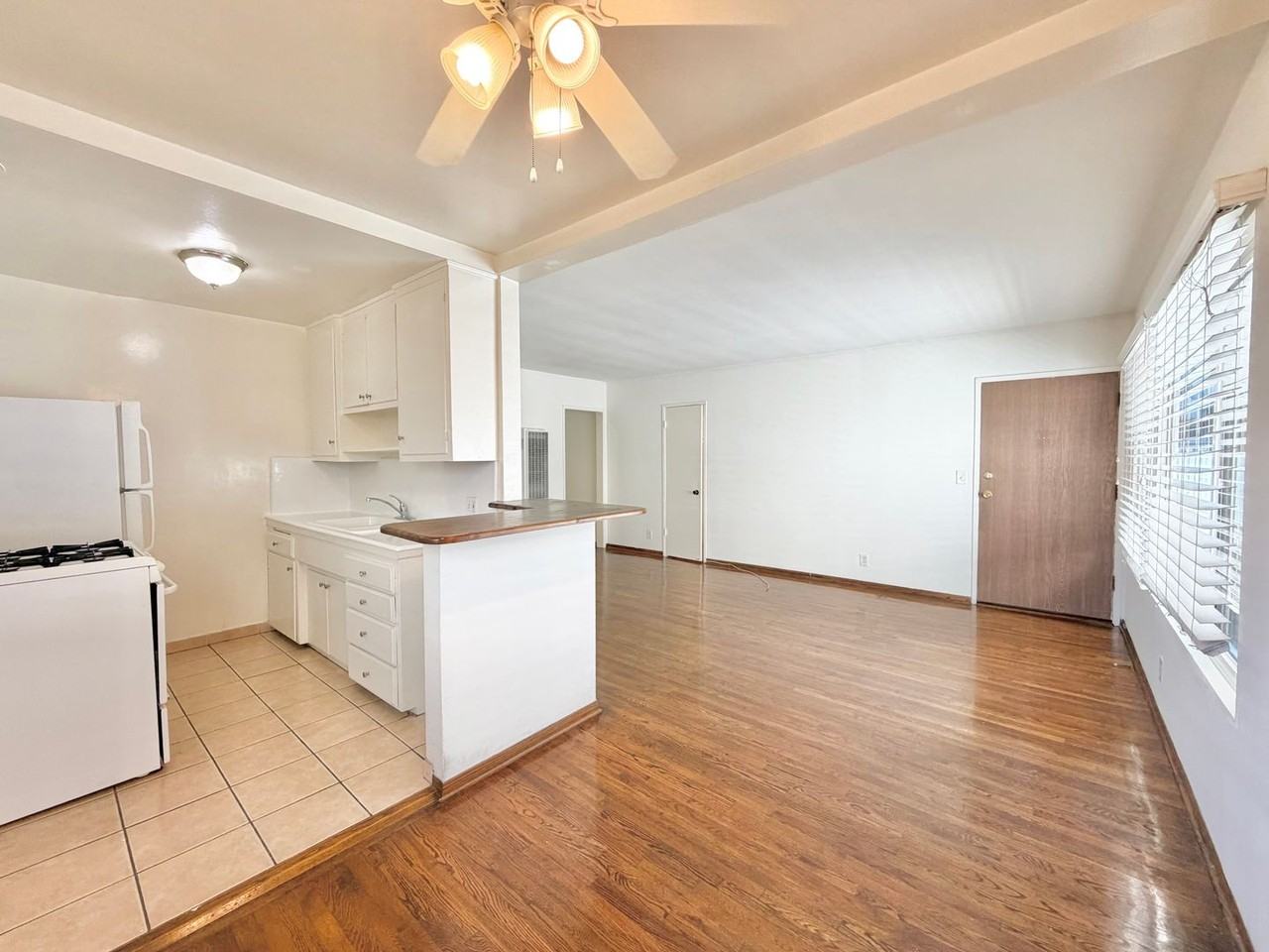 932 Wilcox Ave - Photo 3 of 27