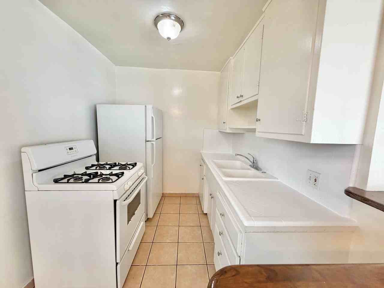932 Wilcox Ave - Photo 5 of 27