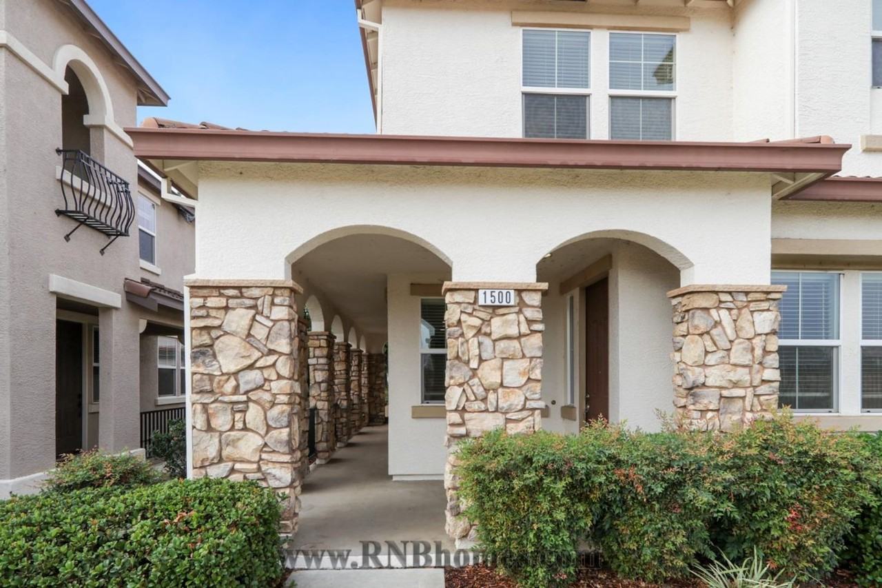 1500 Hudson Cir - Photo 2 of 33