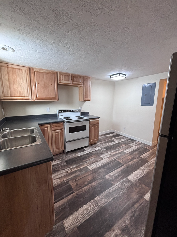 173 Park Ave - Photo 7 of 17