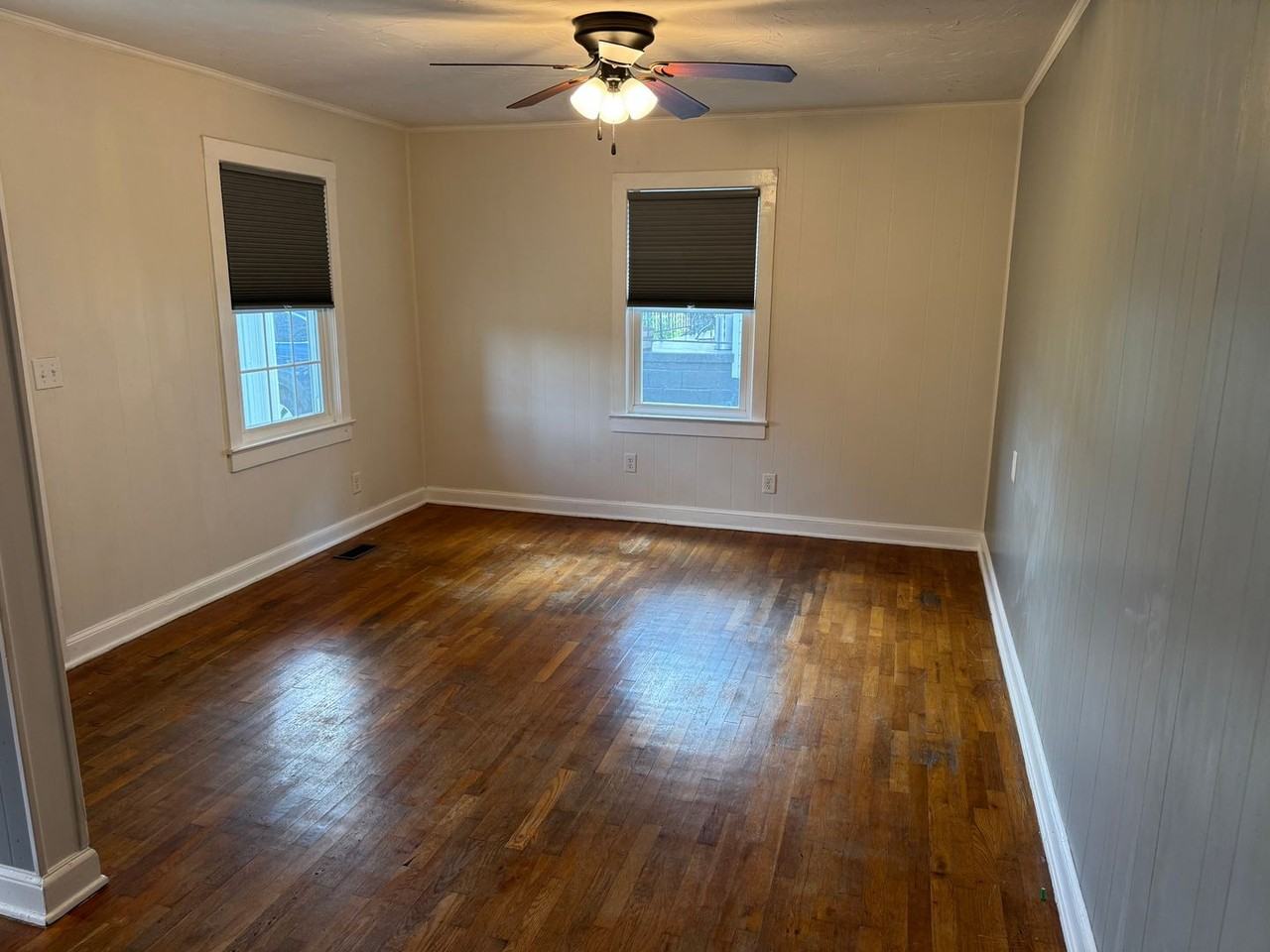 2205 Stadium Dr - Photo 2 of 10