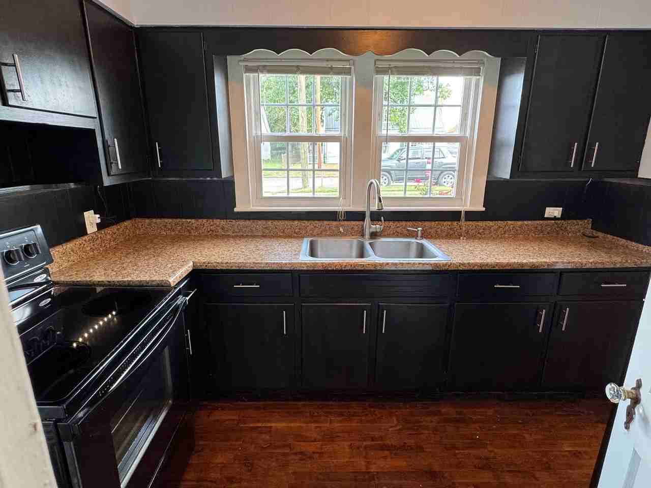 2205 Stadium Dr - Photo 3 of 10