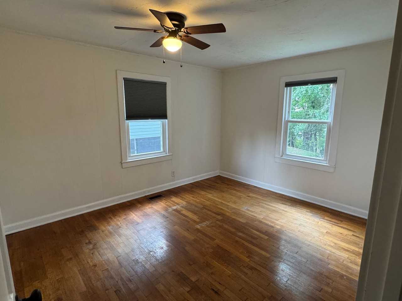 2205 Stadium Dr - Photo 6 of 10