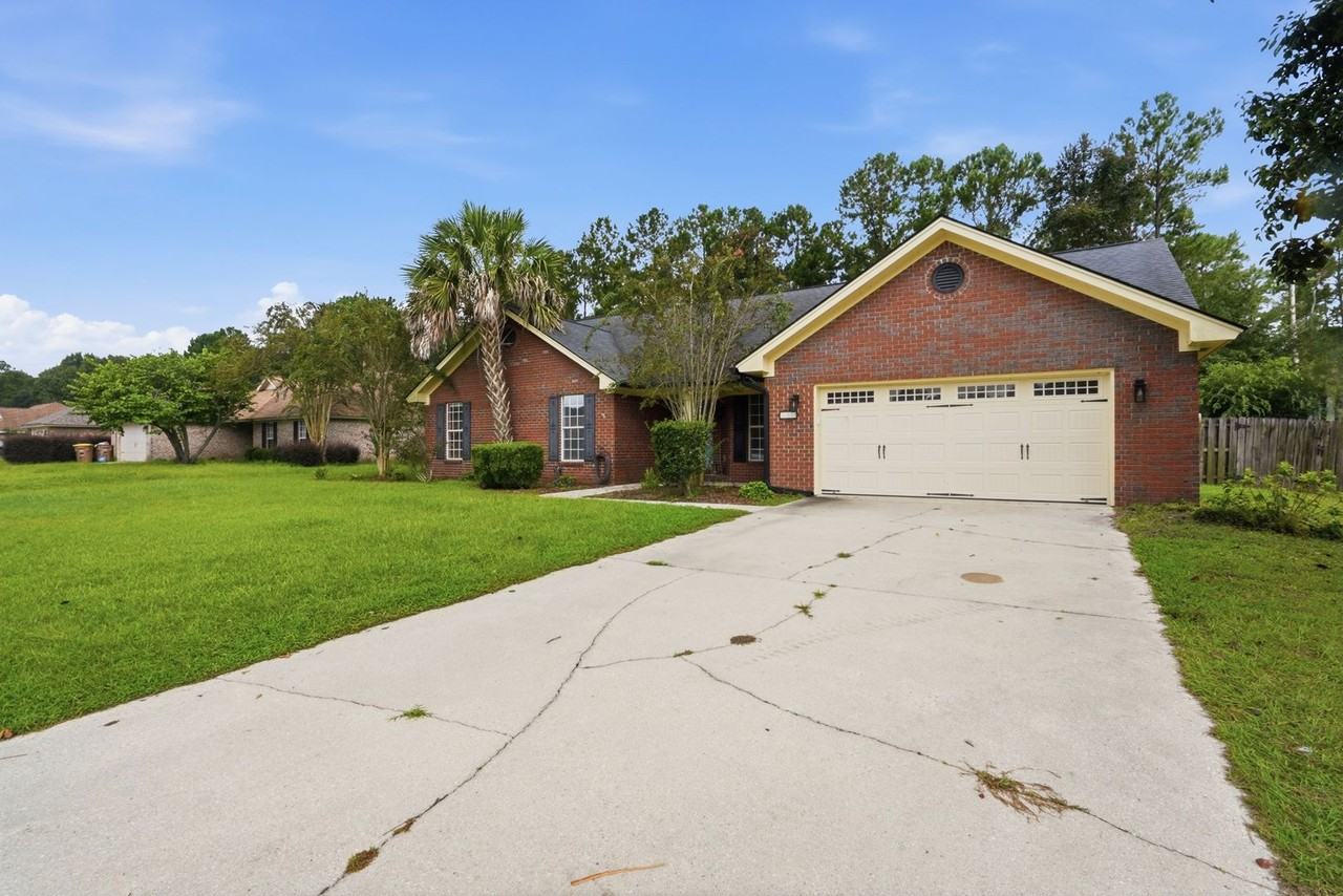 121 Mill Ct - Photo 3 of 37