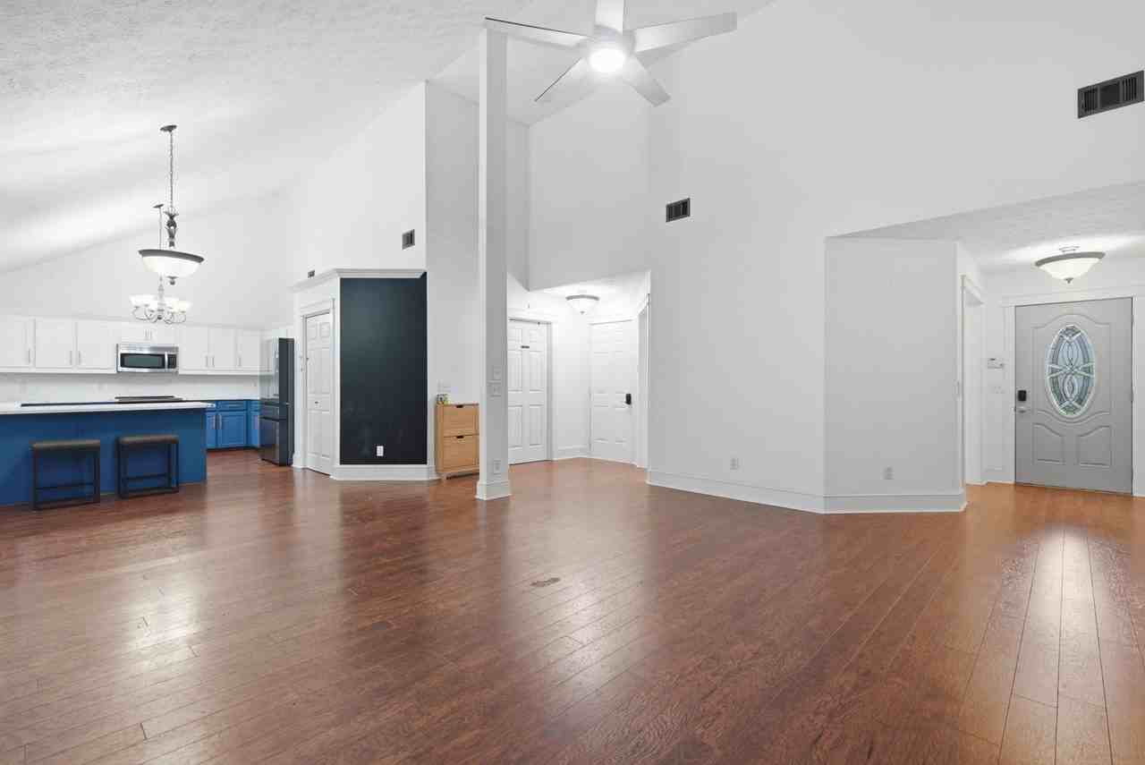 121 Mill Ct - Photo 5 of 37