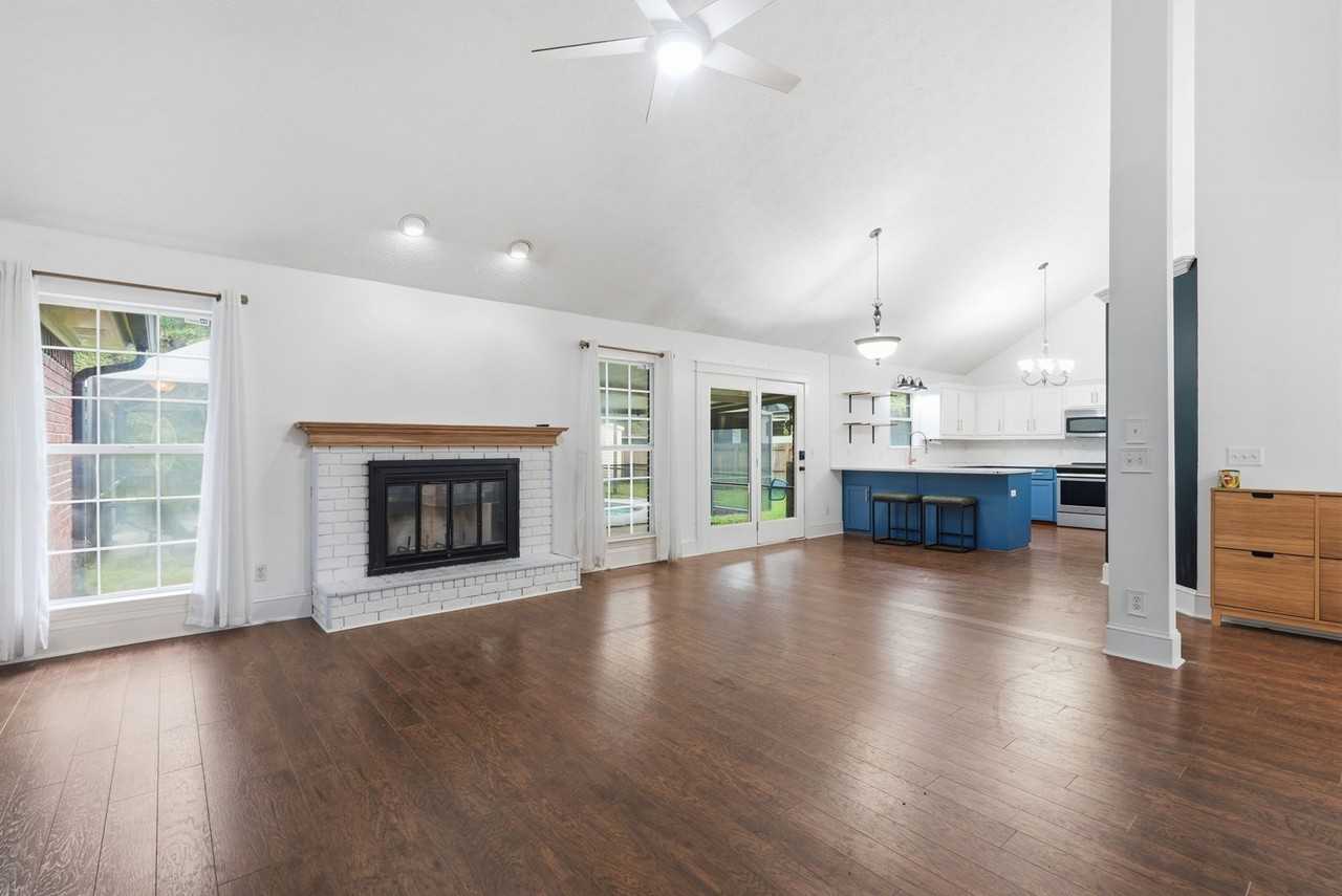 121 Mill Ct - Photo 6 of 37