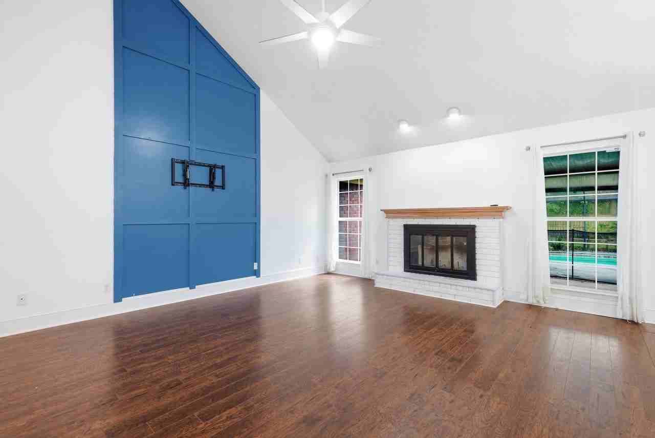 121 Mill Ct - Photo 7 of 37