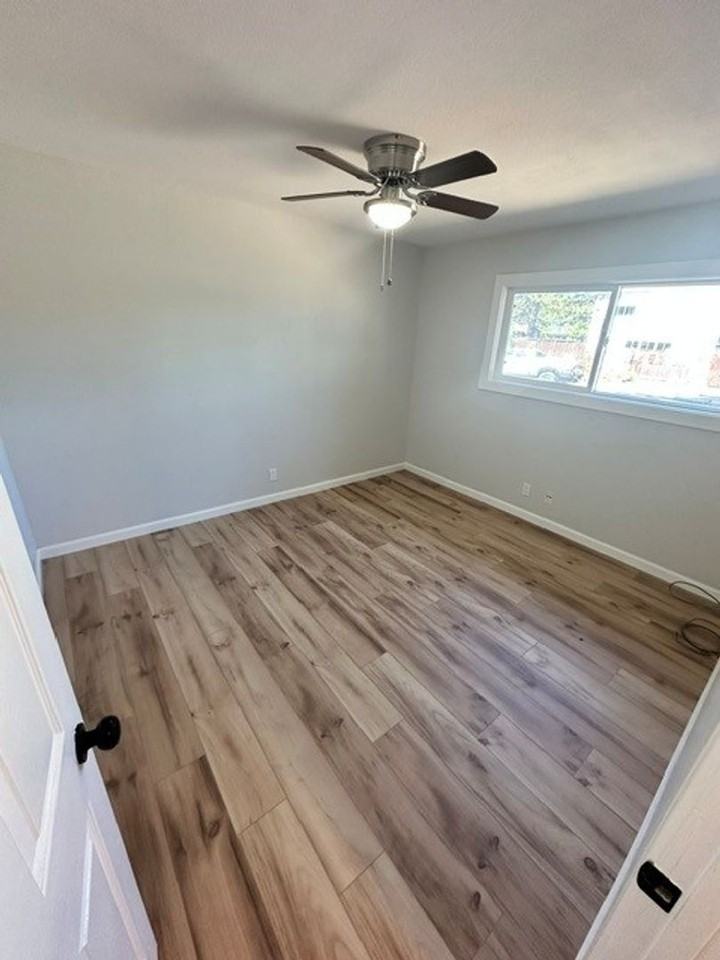 2732 Young St #3 - Photo 6 of 11