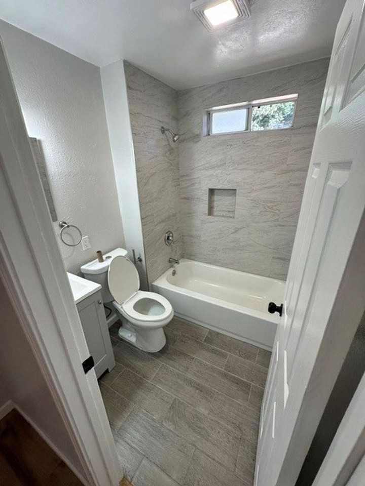 2732 Young St #3 - Photo 7 of 11