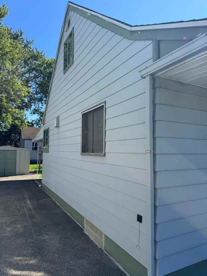 1943 W 34th St - Photo 2 of 35