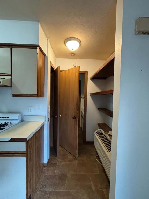 1710 Tippecanoe Dr - Photo 2 of 5