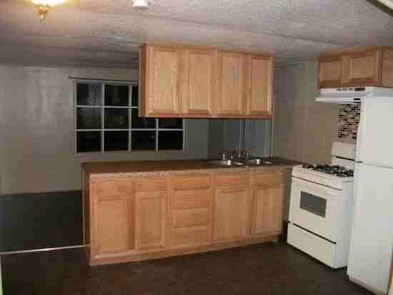 135 Belmont St - Photo 4 of 6