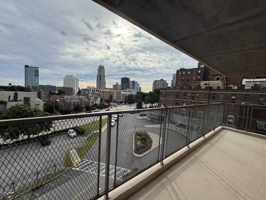 50 Guion Pl - Photo 3 of 11