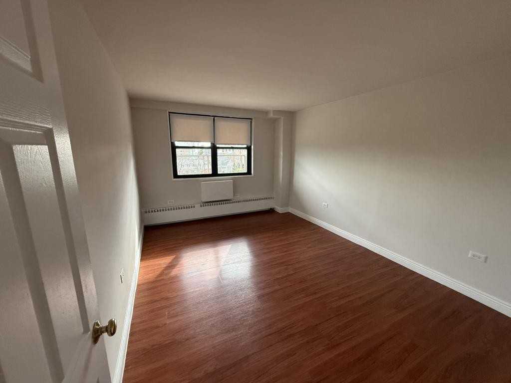 50 Guion Pl - Photo 6 of 11