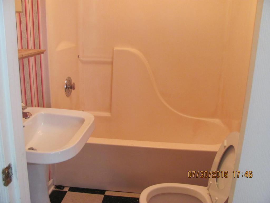 305 Ebenezer Ave Apt A - Photo 5 of 12