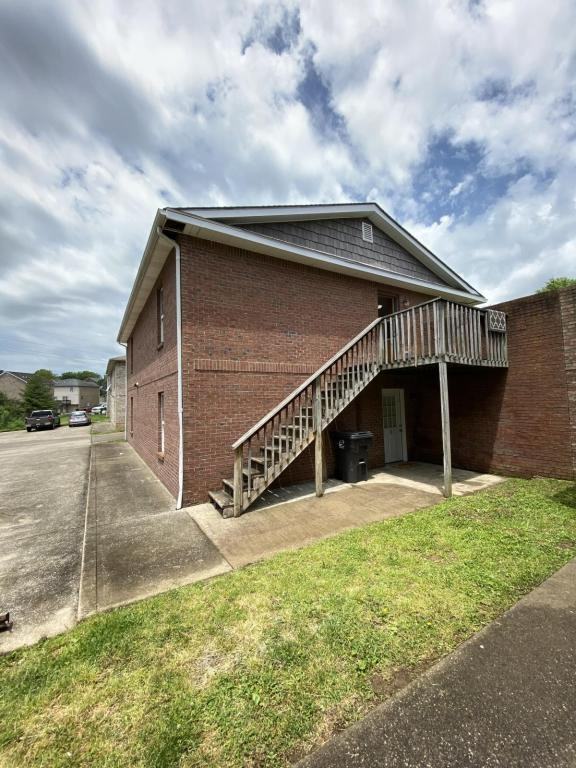 409 Sara Leigh Dr - Photo 2 of 13