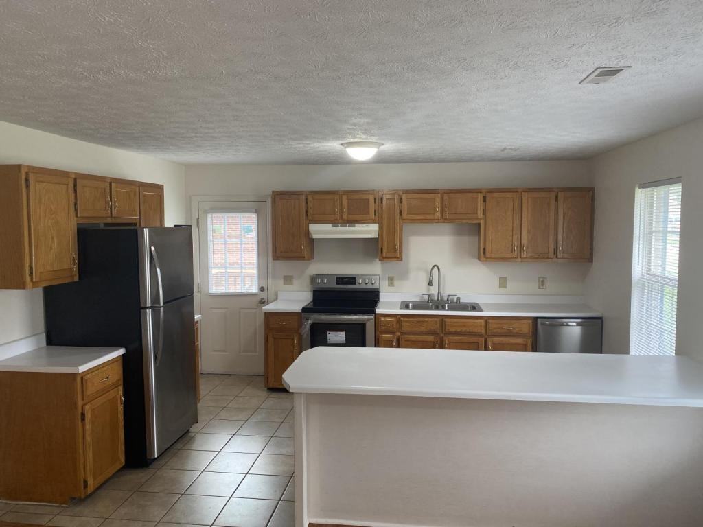 409 Sara Leigh Dr - Photo 4 of 13