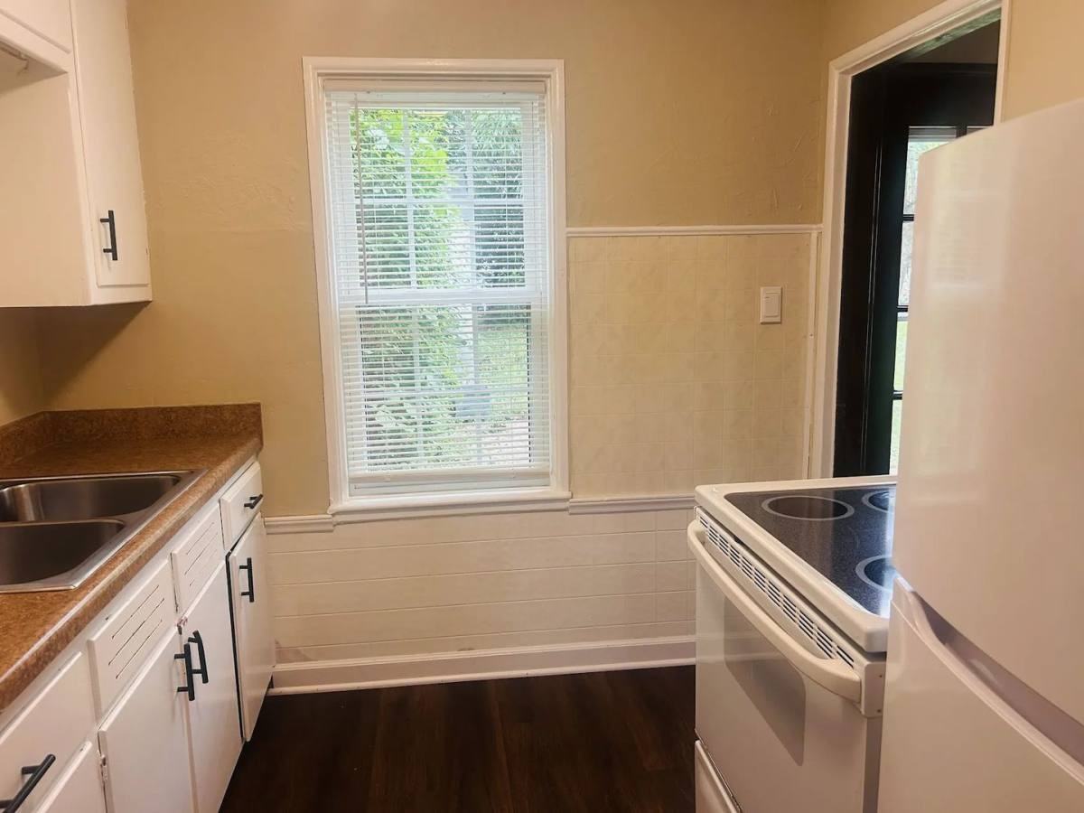 5598 Basswood St - Photo 2 of 4