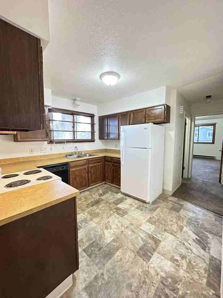 1731 Broadview Dr - Photo 5 of 14