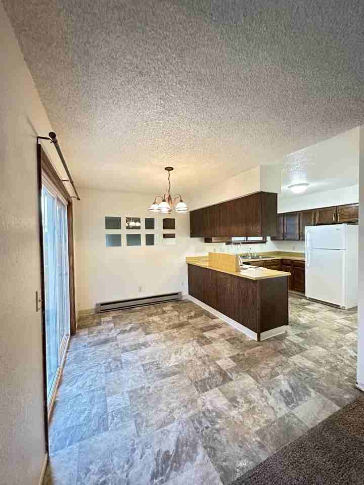 1731 Broadview Dr - Photo 6 of 14