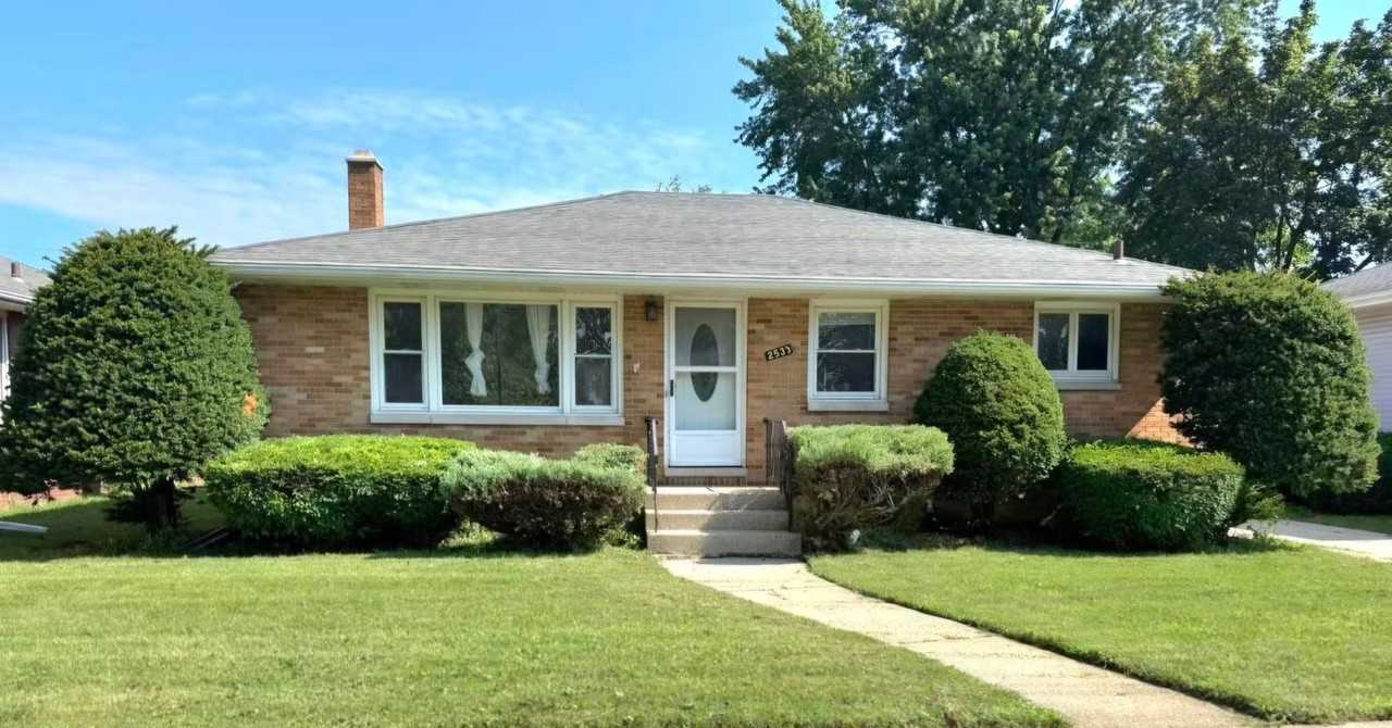 2533 Lincoln St - Photo 2 of 13