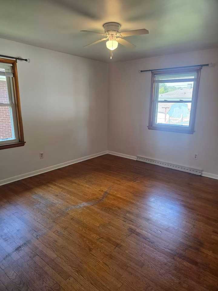 2533 Lincoln St - Photo 5 of 13