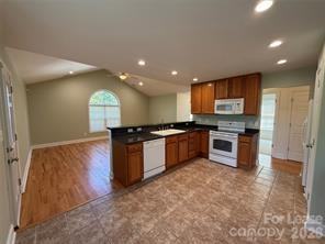 64 Springside Rd - Photo 4 of 16