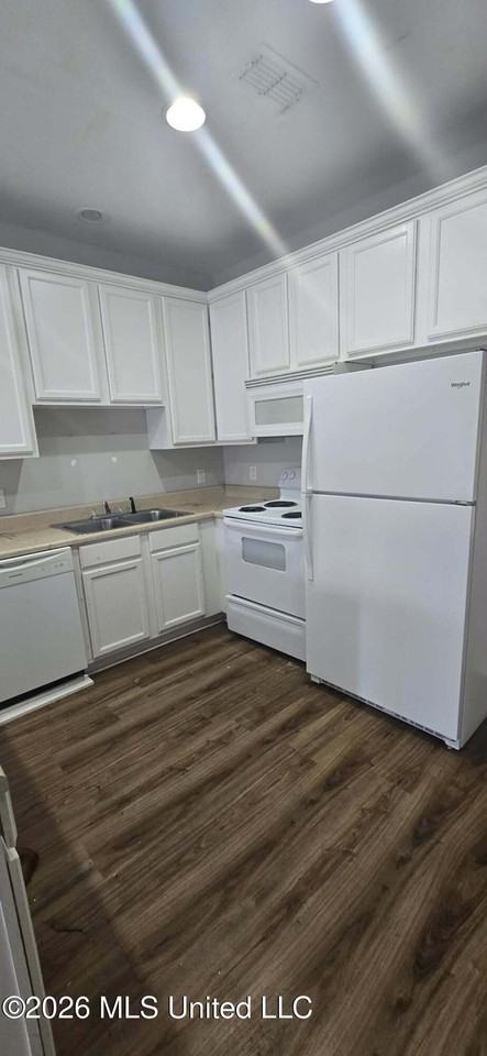 2416 Felicity St - Photo 4 of 11
