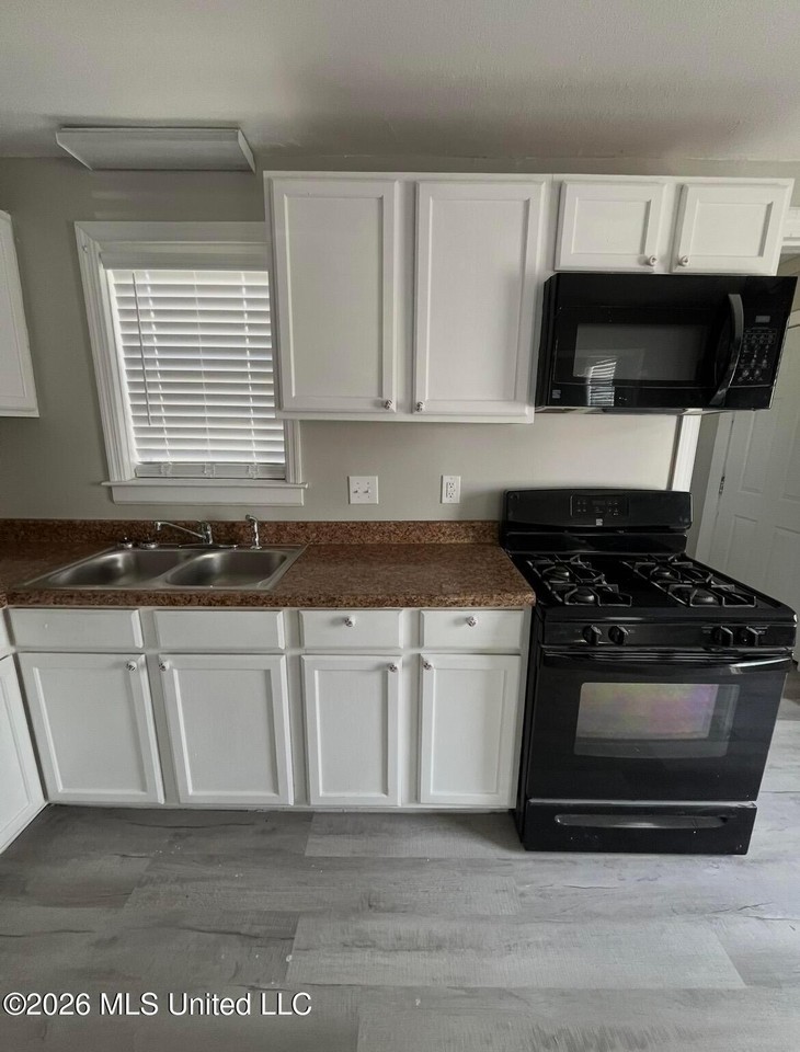 1620 Terrace Dr - Photo 4 of 7