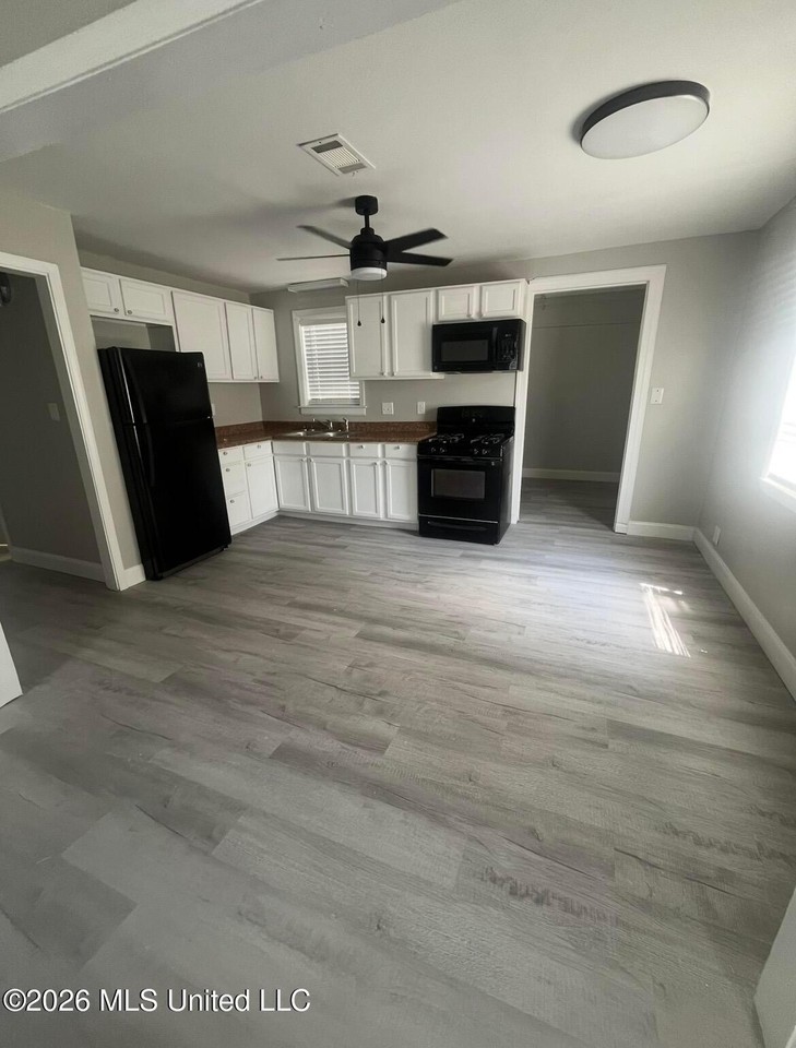 1620 Terrace Dr - Photo 5 of 7
