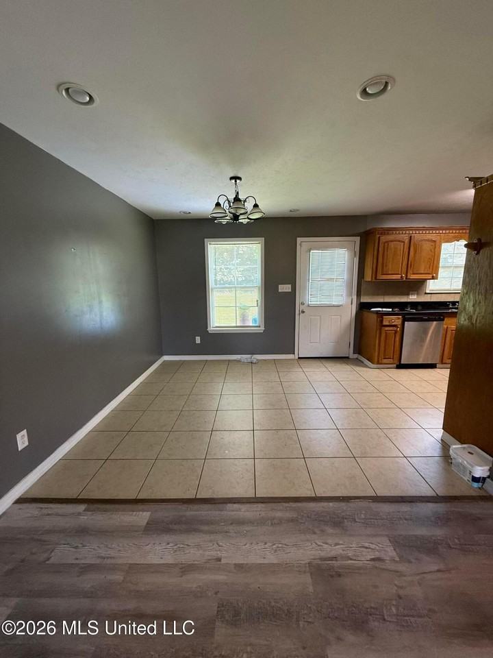 1359 Gloria Trl Ne - Photo 2 of 17