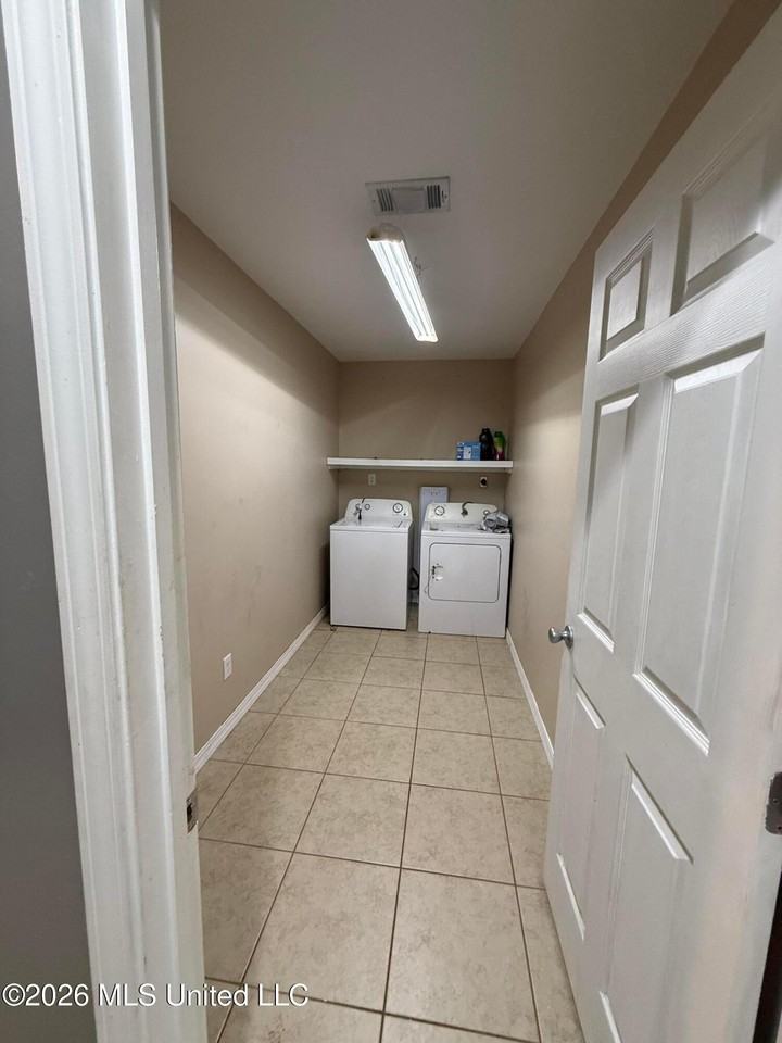 1359 Gloria Trl Ne - Photo 4 of 17