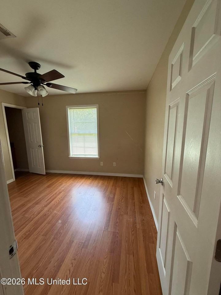 1359 Gloria Trl Ne - Photo 5 of 17
