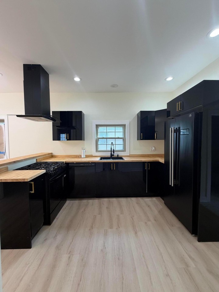 1548 Taney St - Photo 3 of 15