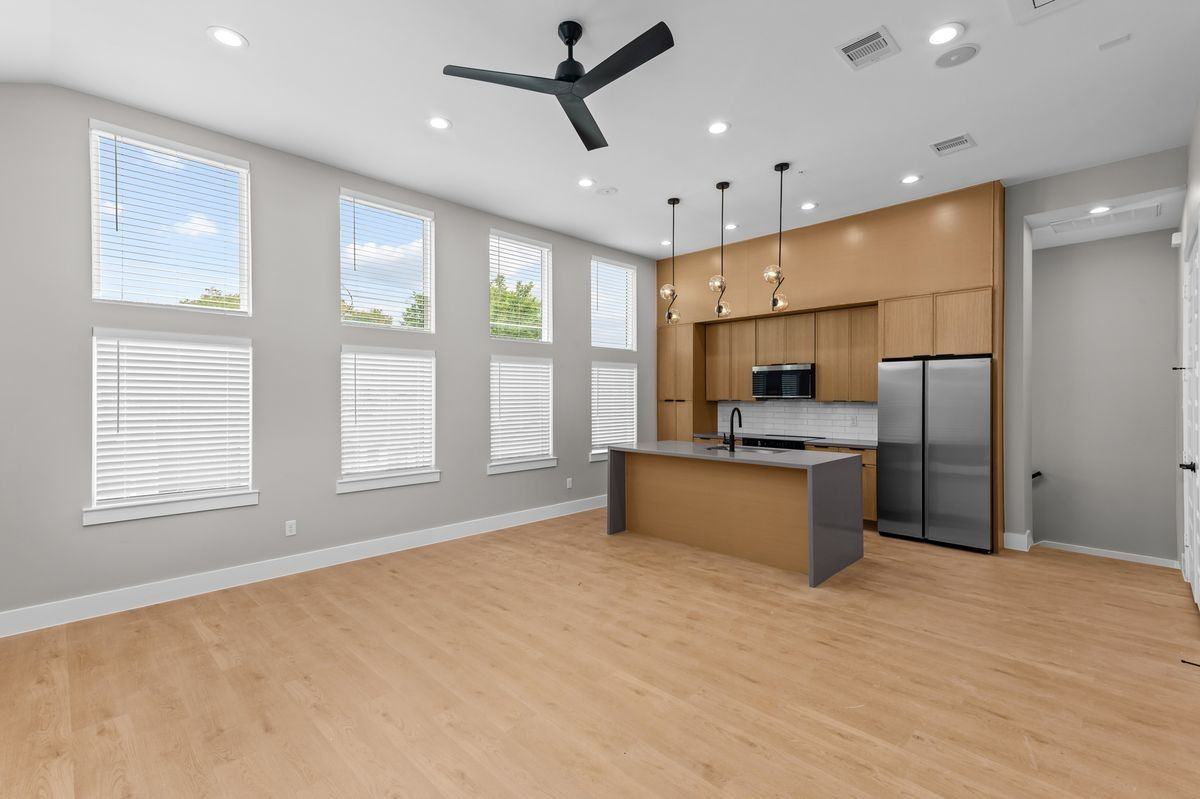3609 Hadley St - Photo 2 of 10