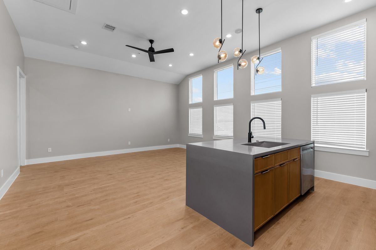 3609 Hadley St - Photo 3 of 10