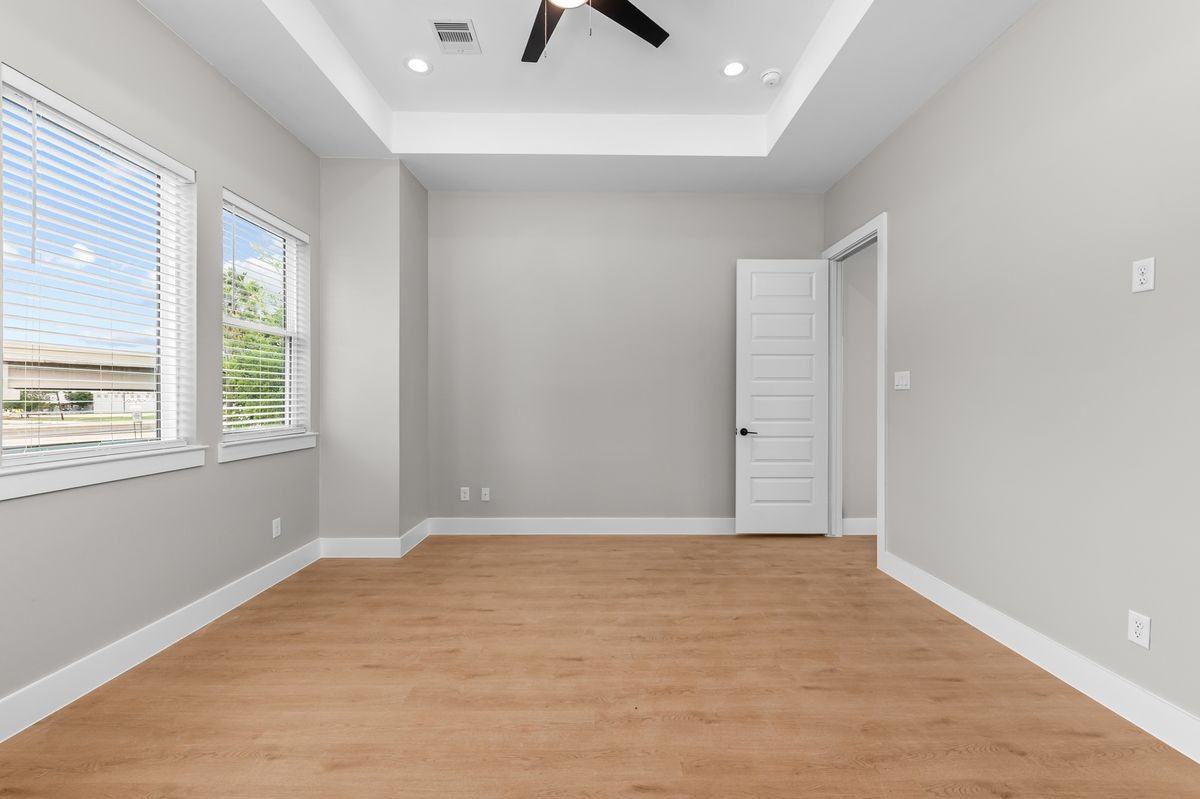 3609 Hadley St - Photo 5 of 10