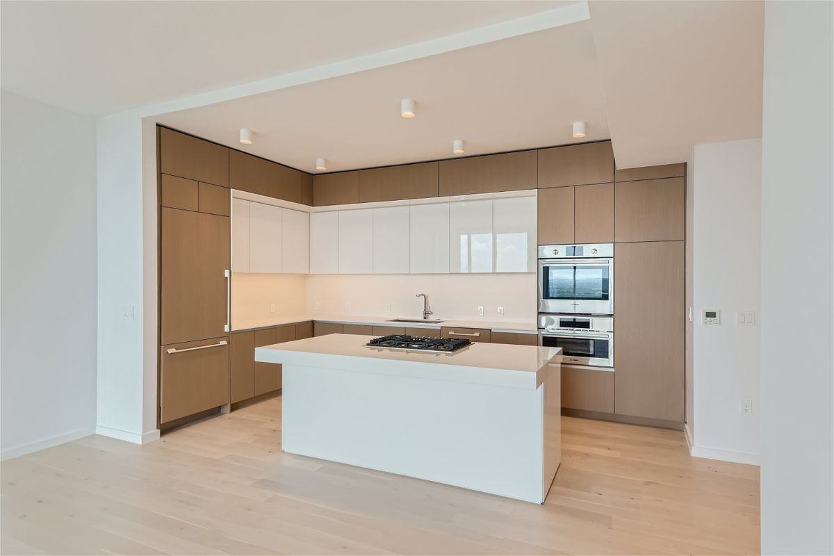 313 W 17th St - Photo 3 of 23
