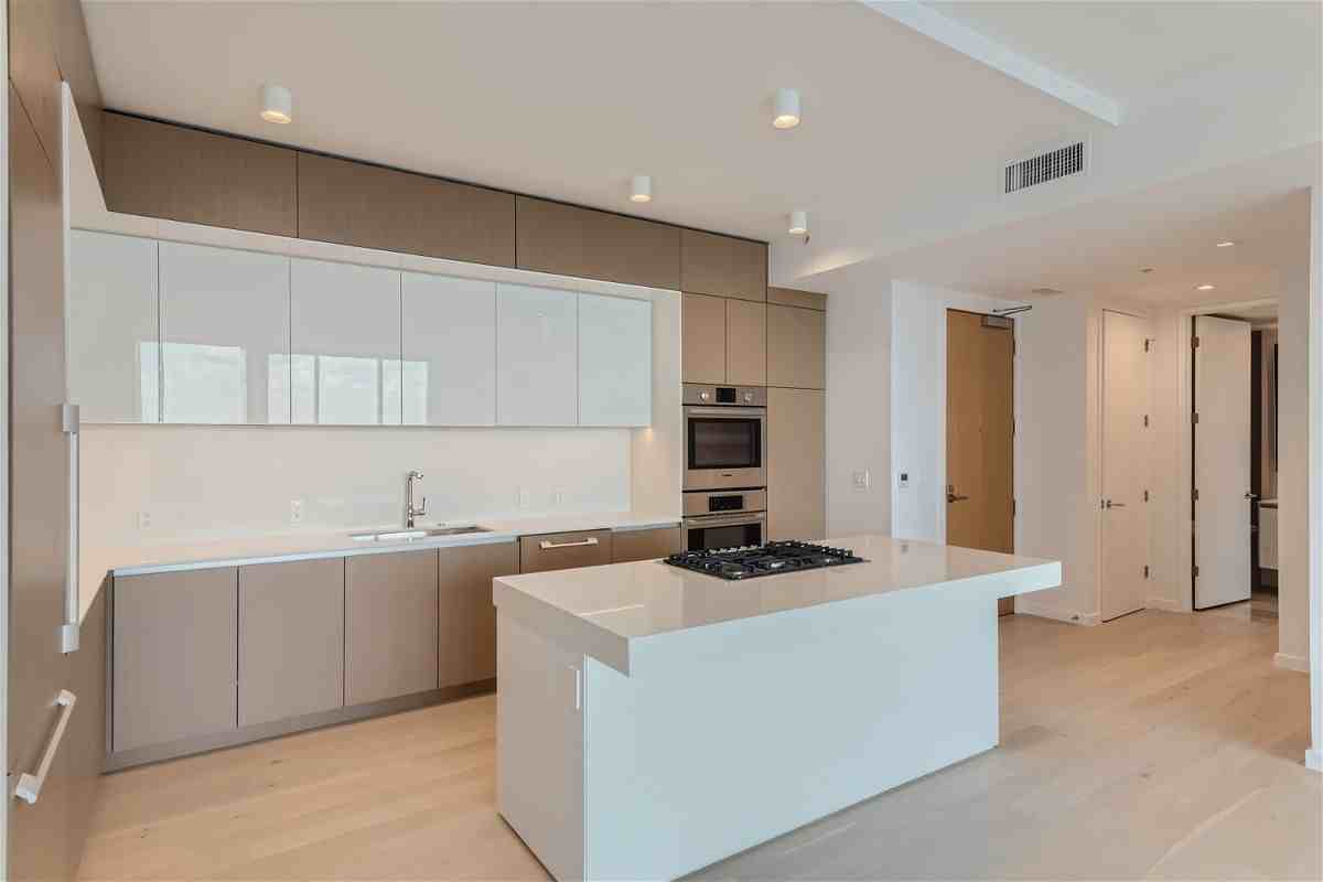 313 W 17th St - Photo 4 of 23