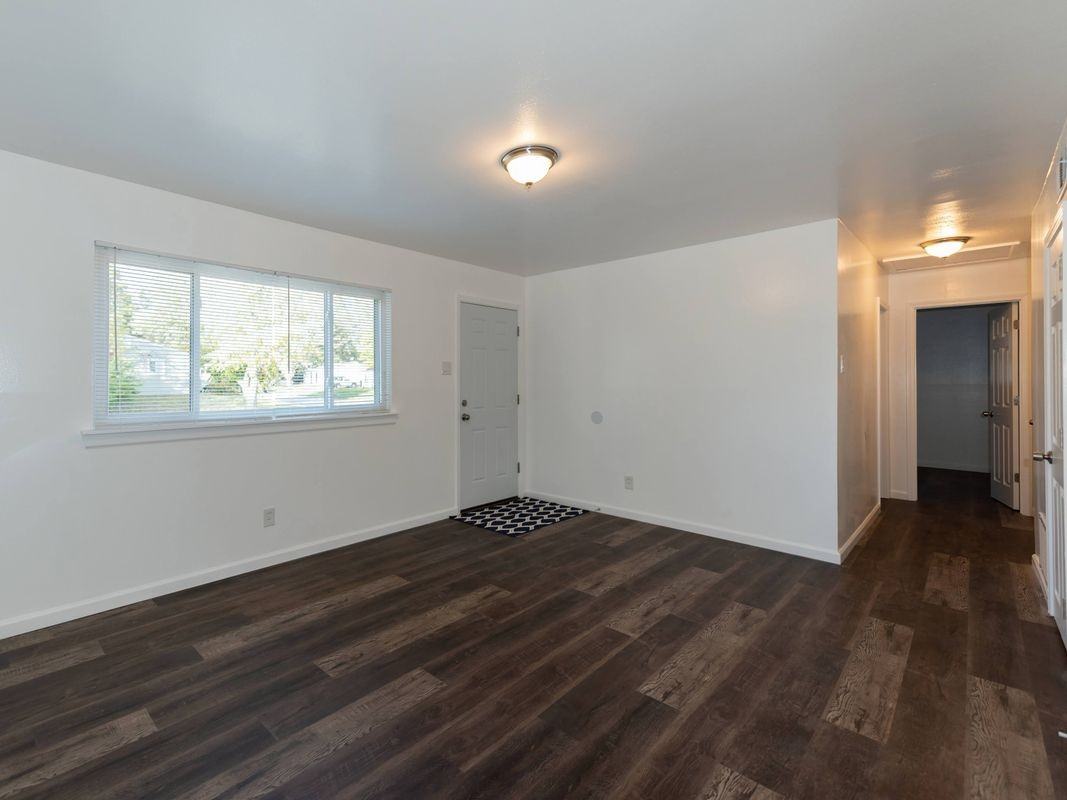 1410 Coco Pl - Photo 6 of 24