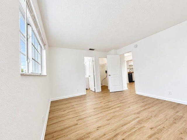 1651 Ne 33rd St - Photo 2 of 6